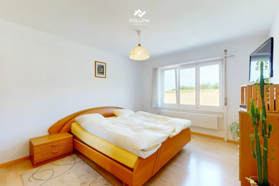 Multi-family house with development potential and additional building plot in Heitenried