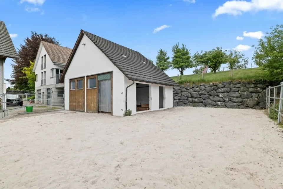 Bijou- Pferdeparadies! Einfamilienhaus mit Pferdestall