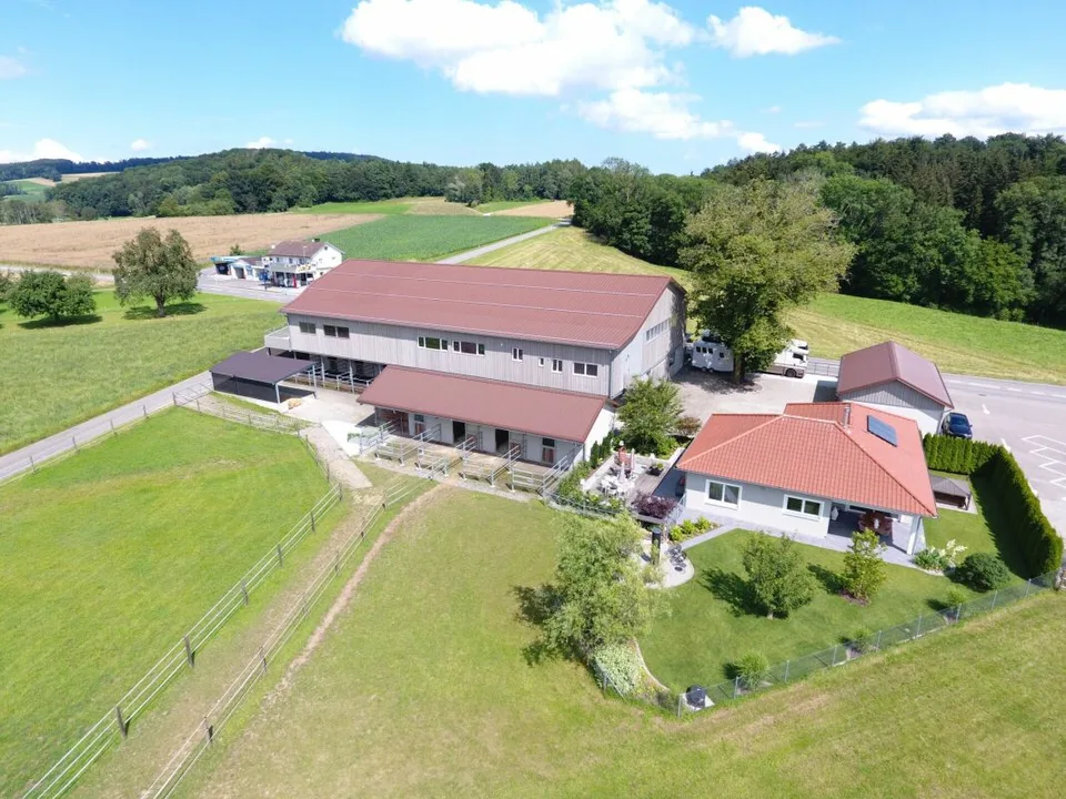Top Angebot! Reitsportimmobilie mit Haus und Reithalle