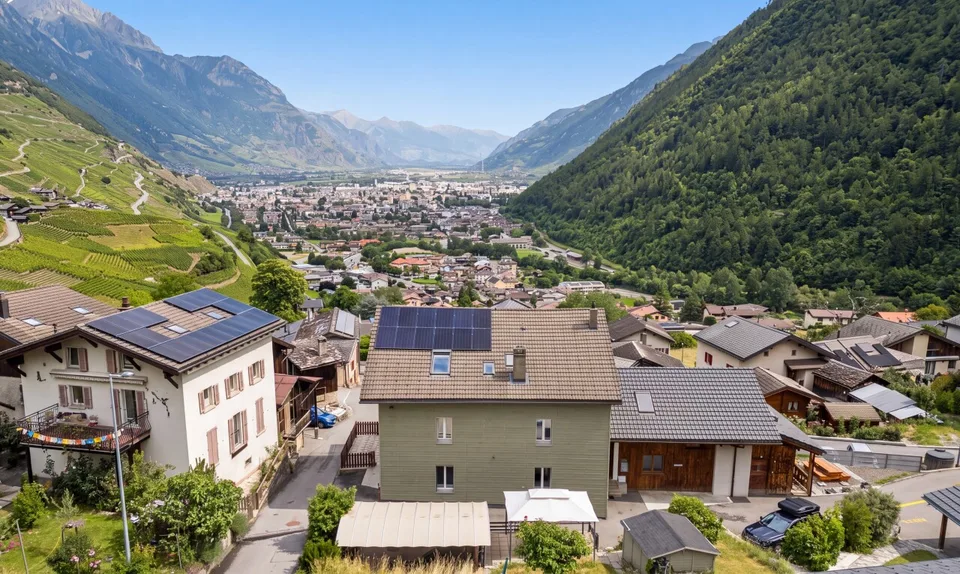 Martigny-Combe : Grande maison villageoise de 2 appartements avec vue