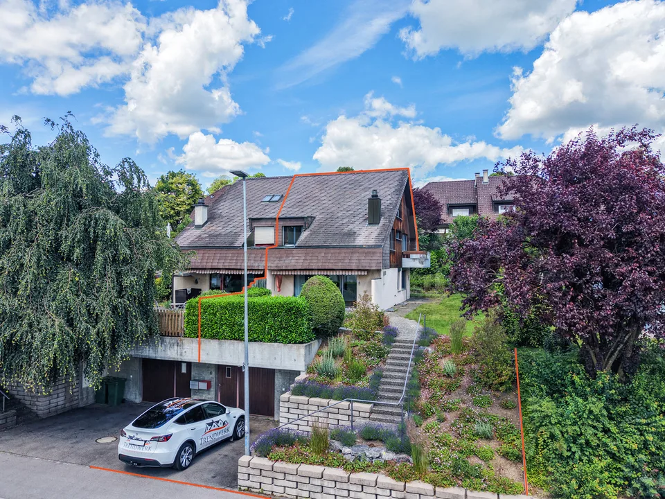 4-Zimmer-Doppeleinfamilienhaus mit sonnigem Garten und Garage in Worb