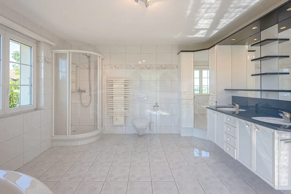 4.5 Zimmer Doppelhaushälfte mit viel Platz und Garten in Niedermuhlern
