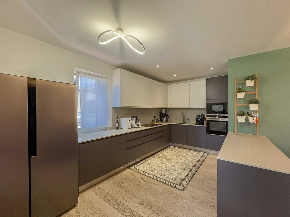 Casa bifamiliare con grande giardino a Morbio Inferiore