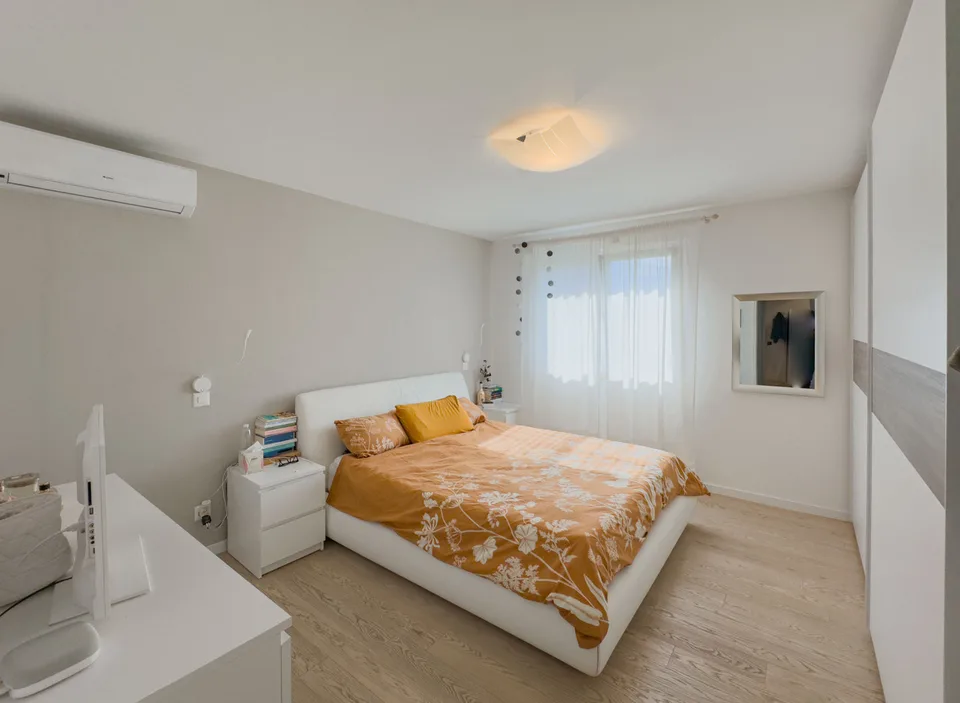Casa bifamiliare con grande giardino a Morbio Inferiore