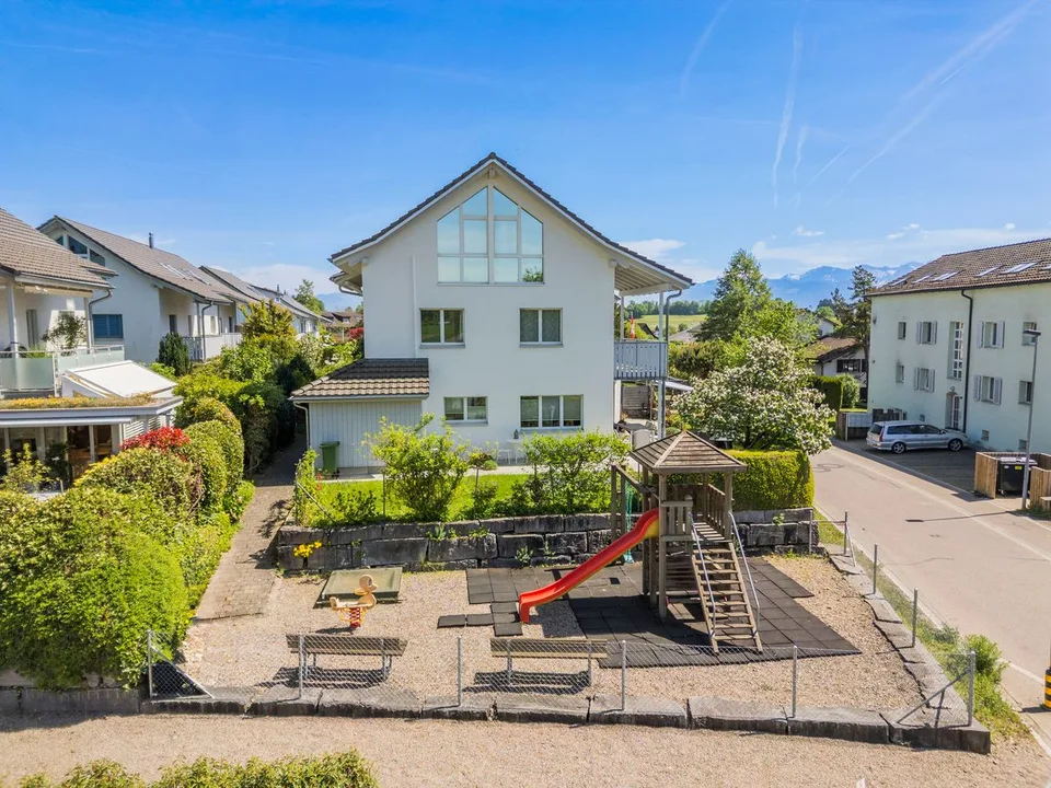 Grosszügiges 6.5-Zimmer Einfamilienhaus in Wolfhausen ZH (wieder verfügbar)