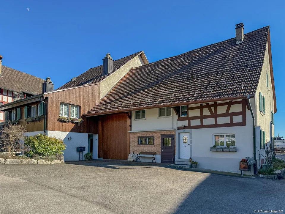 Deux maisons résidentielles et réserve de terrain à bâtir