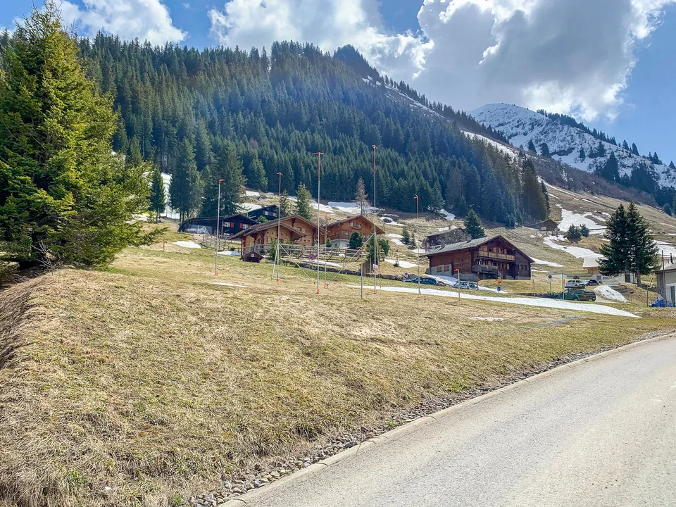 Buildable land 1,515 m2 in Les Mosses