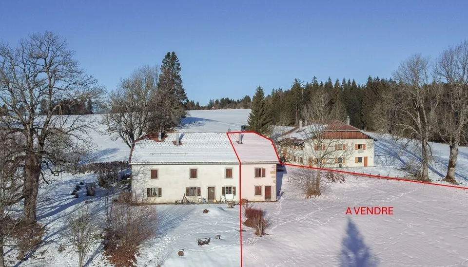 Edificio a schiera storico su terreno agricolo di 17.197 m2