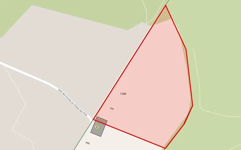 Edificio a schiera storico su terreno agricolo di 17.197 m2