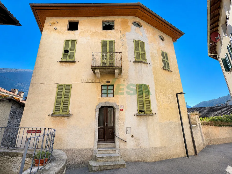 Propriété splendide avec ancien palais, maison rustique et beau jardin