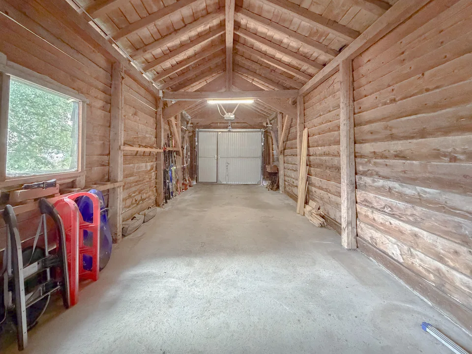 Maison indiv. de 6.5 pces, 2 studios, grande dépendance avec garage