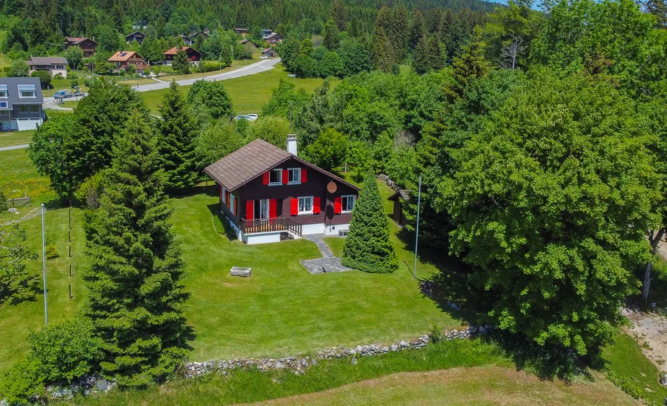 Chalet de 4 pces sur grand terrain de 3'316 m2 Vue imprenable