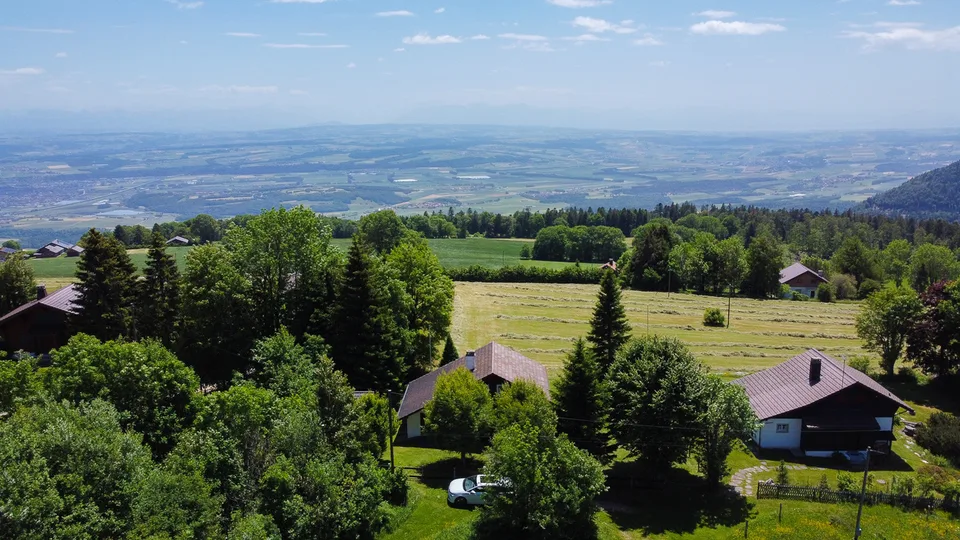 Chalet di 4 locali su grande terreno di 3.316 m2 con vista mozzafiato