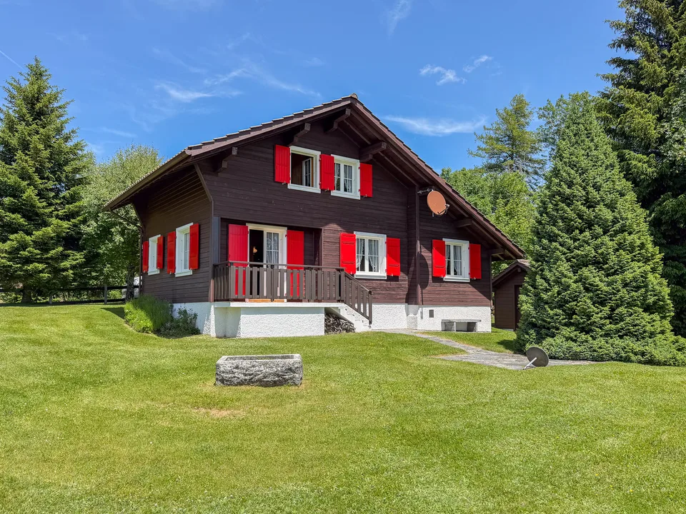 Chalet di 4 locali su grande terreno di 3.316 m2 con vista mozzafiato
