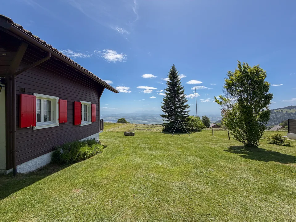 Chalet di 4 locali su grande terreno di 3.316 m2 con vista mozzafiato