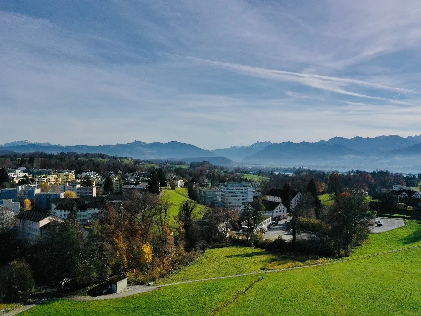 Terreno edificabile a Hombrechtikon con potenziale di sviluppo