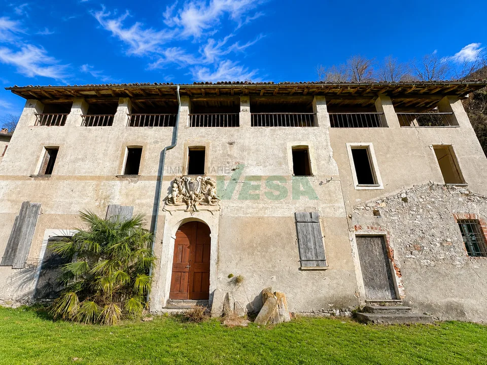 Bel terreno edificabile in splendida posizione tranquilla e soleggiata
