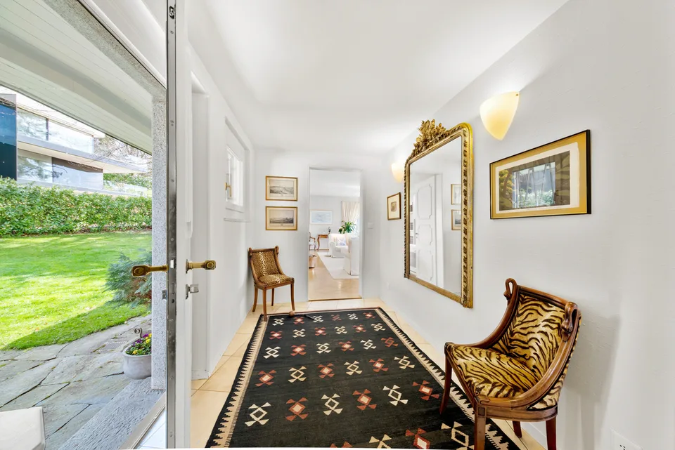 Superba proprietà familiare con piscina e vista a Epalinges