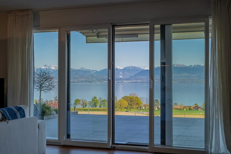 Bellissimo appartamento al piano giardino con vista panoramica a Bursinel