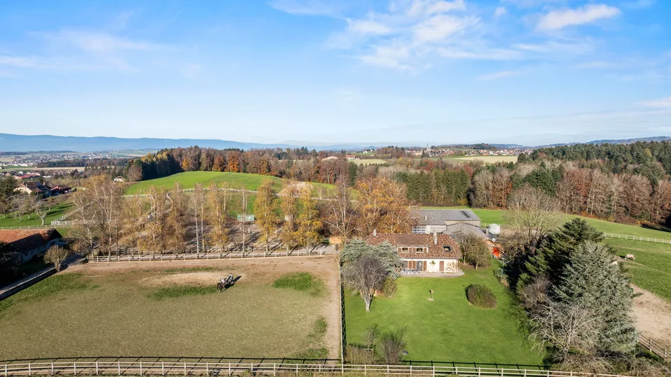 Seltene Reitanlage mit hohem Potenzial in der Nähe von Lausanne