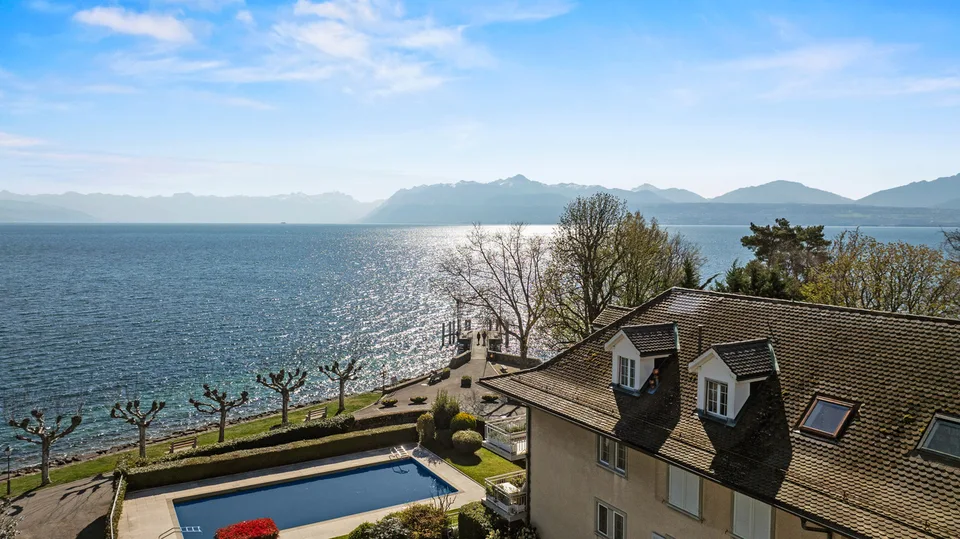 Attique en 1ère ligne du Lac au coeur du village de St-Prex