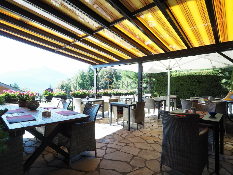 Restaurant (Gewerbeimmobilie) + 3 Wohnungen