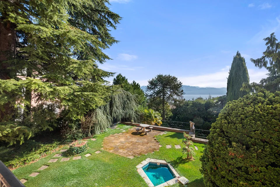 Raffinata proprietà in stile mediterraneo con vista lago a Pully