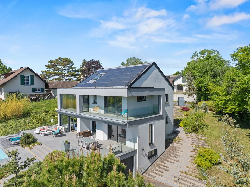Schöne Architektenvilla mit Panoramablick in Lully- VD