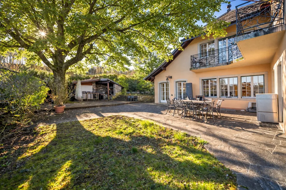 Superbe propriété dans un écrin de verdure avec vue lac à Aubonne