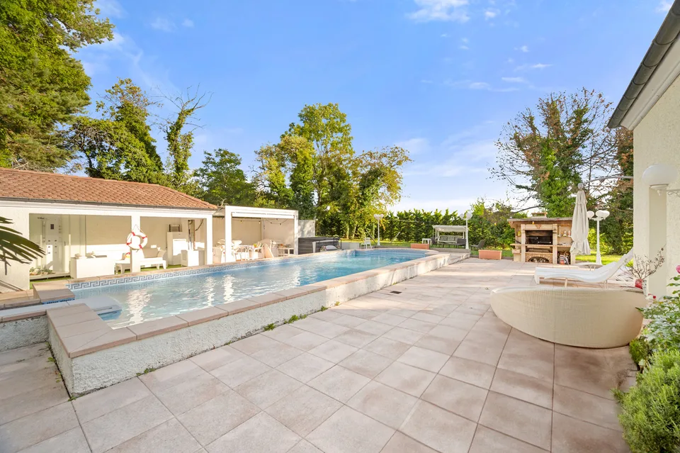 Villa de charme au coeur de la campagne genevoise, Rive gauche