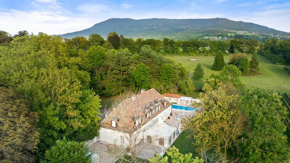 Villa de charme au coeur de la campagne genevoise, Rive gauche