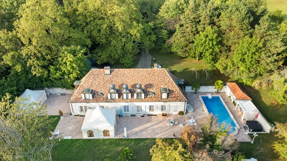 Villa de charme au coeur de la campagne genevoise, Rive gauche