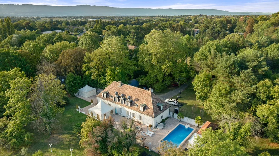 Villa de charme au coeur de la campagne genevoise, Rive gauche