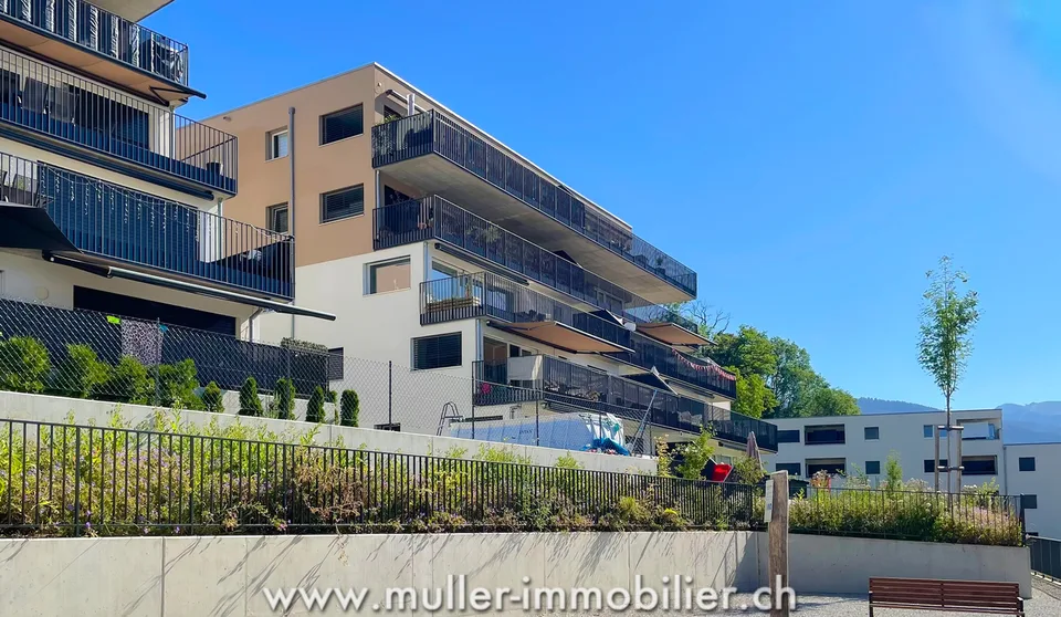 Bellissimo appartamento attraversante nel villaggio di Remaufens