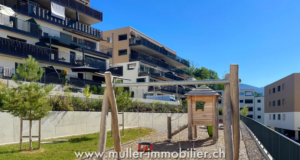 Bellissimo appartamento attraversante nel villaggio di Remaufens