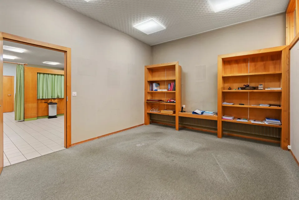 Spazio commerciale 430m2 via commerciale