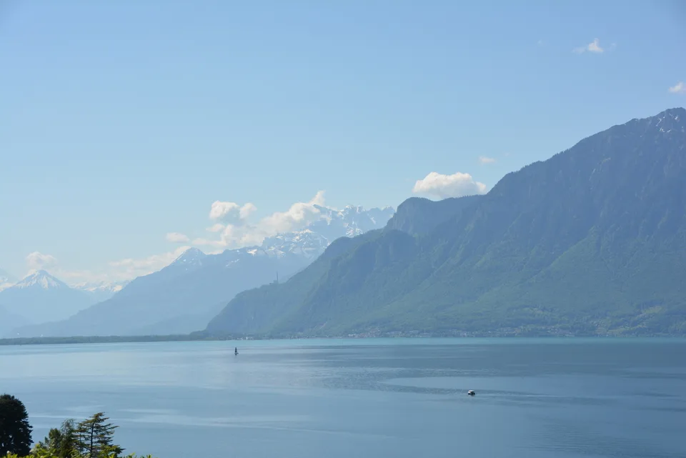 A few steps from Lake Geneva, 3 luxury villas with panoramic views