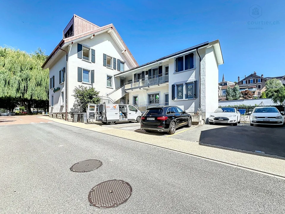 Immeuble rénové 100% loué, hyper-centre, avec salle des coffres-forts à valoriser
