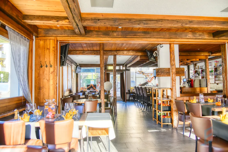 ESCLUSIVO Magnifico ristorante di 218m² nel centro del villaggio