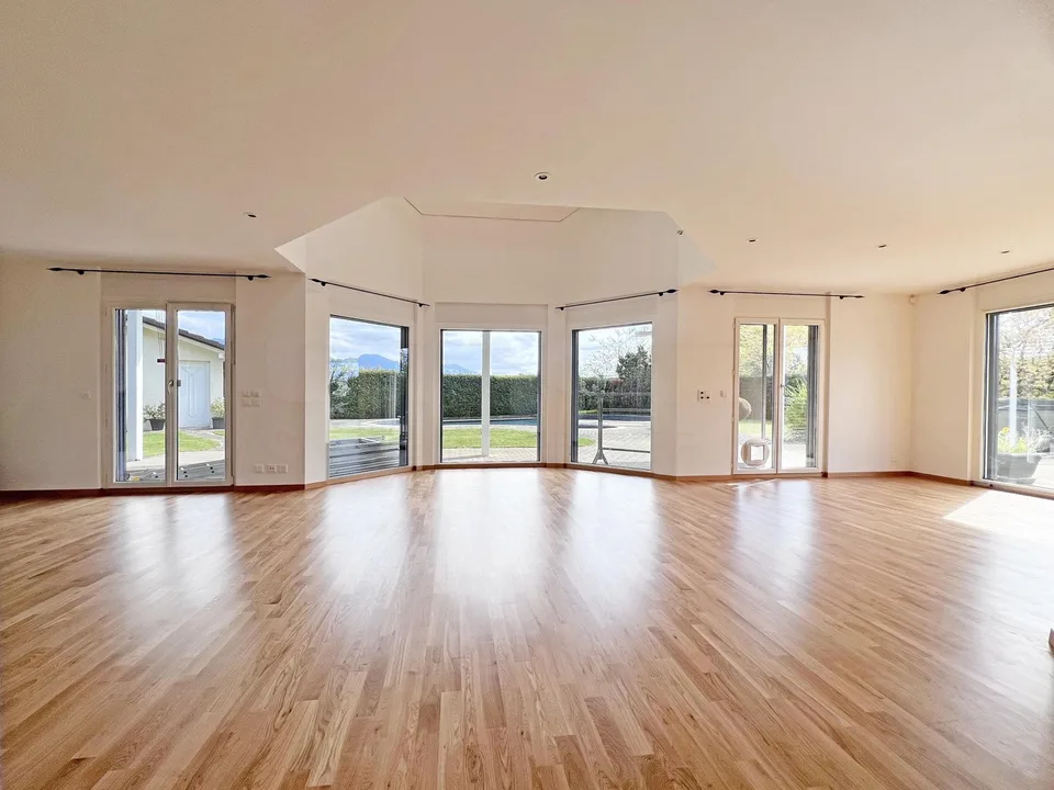 Geräumige Familienvilla mit Pool und Jacuzzi
