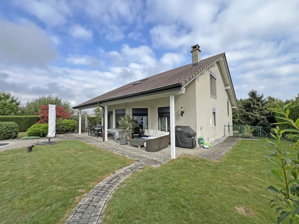 Spacieuse villa familiale avec piscine et jacuzzi