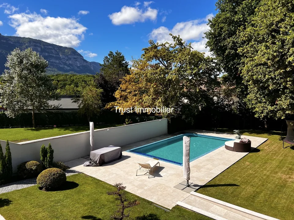 6033.A Genève Conches : Villa moderne avec vue sur le Salève