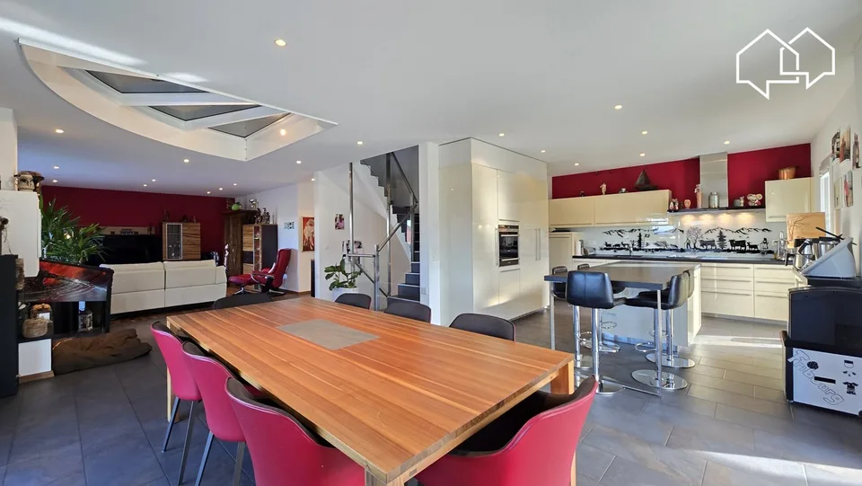 Modern villa with 2 apartments on a 1400m² plot