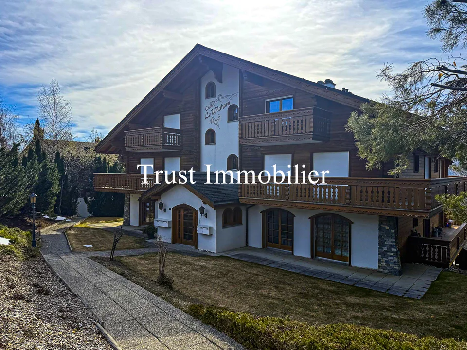 4007. Bell'appartamento con ampia vista sulle montagne