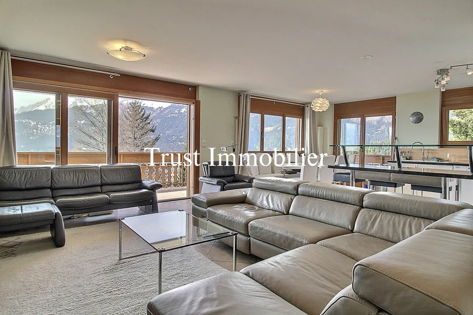 4007. Bell'appartamento con ampia vista sulle montagne
