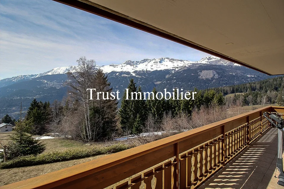 4007. Bell'appartamento con ampia vista sulle montagne