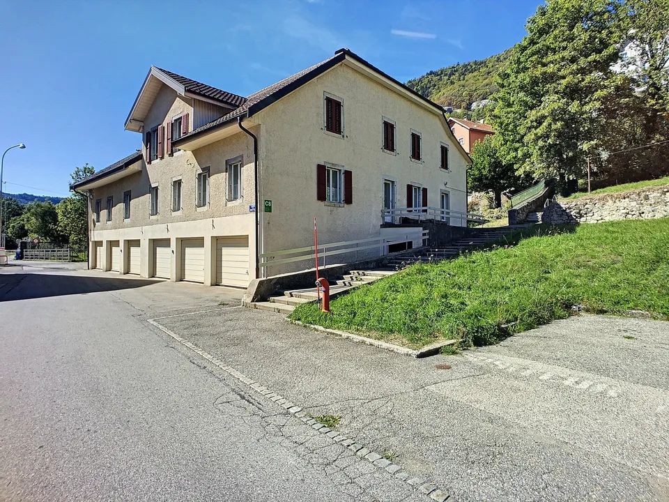 Immeuble mixte de 3779 m3, avec bureaux, dépôt, habitation et garages