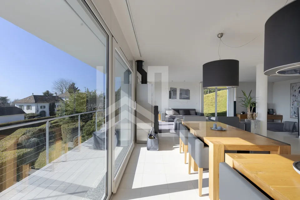 Villa contemporanea eccezionale con panorama spettacolare sul lago