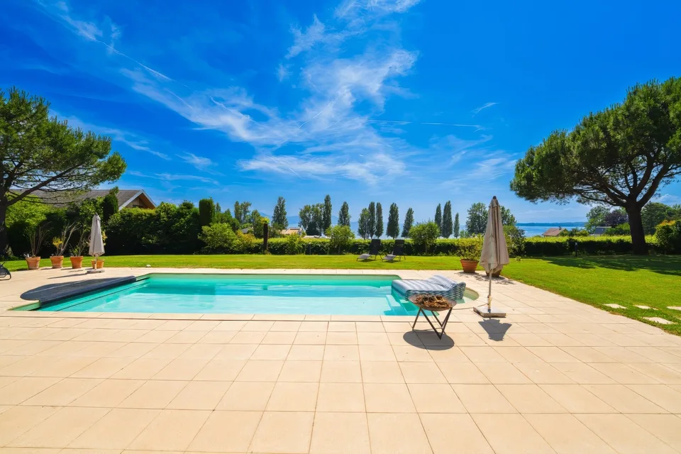 Somptueuse maison avec vue lac et piscine