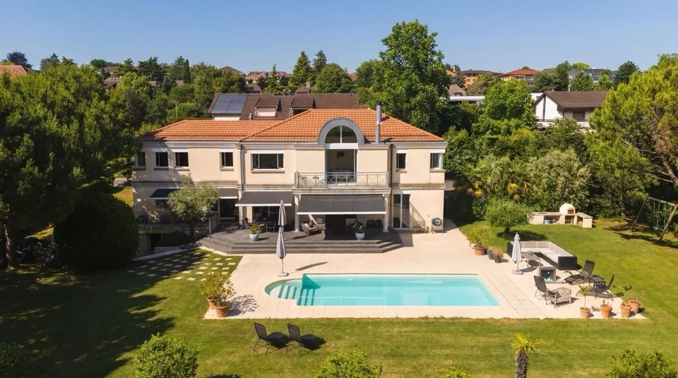 Somptueuse maison avec vue lac et piscine